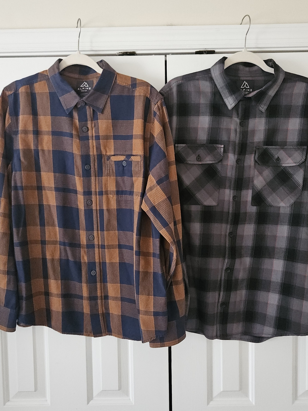 Bundle Of 2 Alpine Design Men's L Multicolor Plaid Long Sleeve Button-Up Shirts.